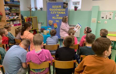 Dzień Głośnego Czytania w SP 4