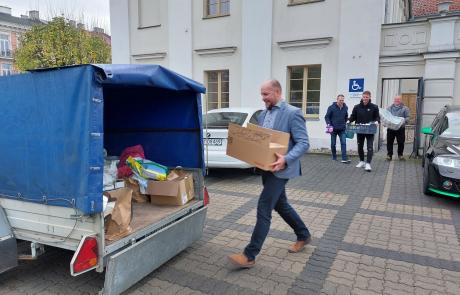 W środę 9 listopada 2022 r. zapakowano dary i zawieziono do Miączyna