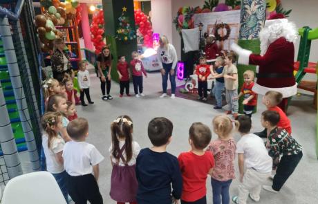 Krasnale z MPS nr 3 spotykają Świętego Mikołaja