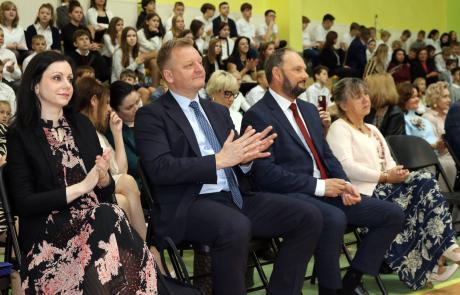 uczestnicy uroczystości w Mławskiej Hali Sportowej