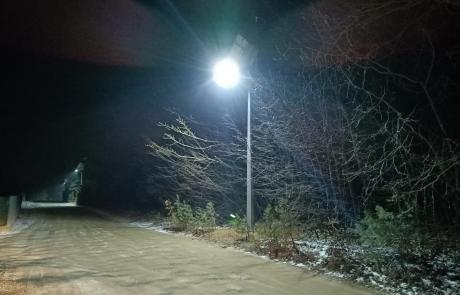 Ulica Szymanowskiego oświetlona lampami hybrydowymi