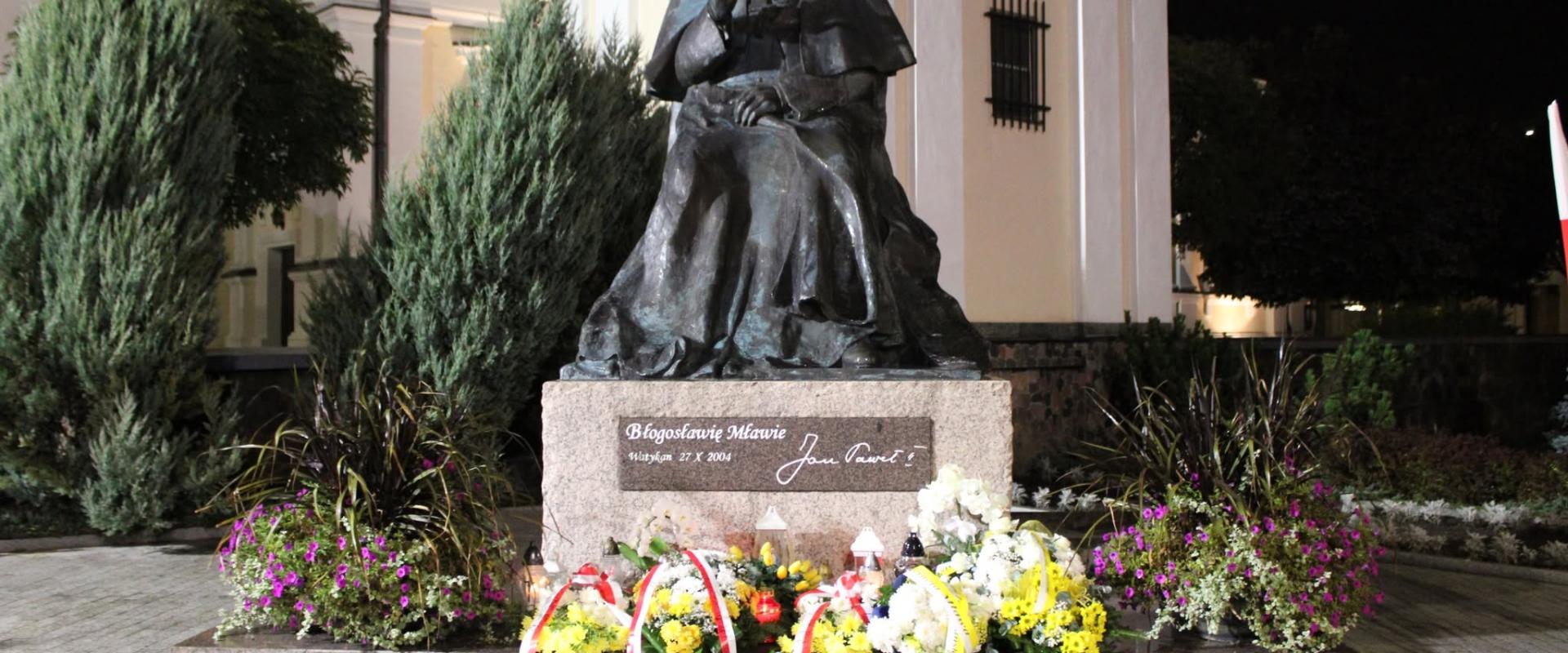 pomnik św. Jana Pawła II w Mławie