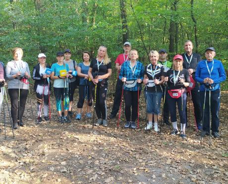 uczestnicy zajęć nordic walking