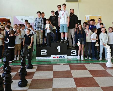 Szkoła Podstawowa nr 2 najlepsza w szachach w Mławie!
