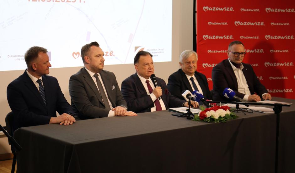 uczestnicy uroczystości podpisania umowy
