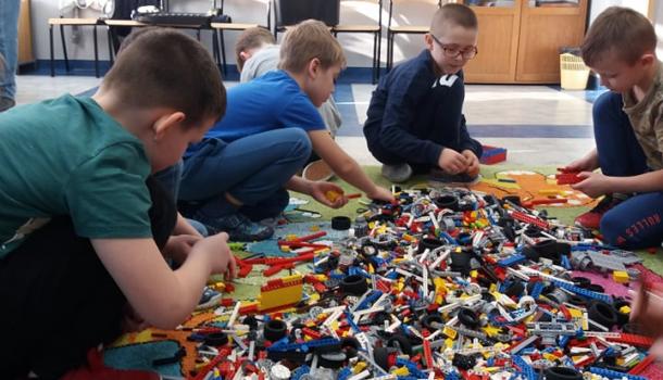 Uczniowie SP nr 2 budowali miasto z Lego