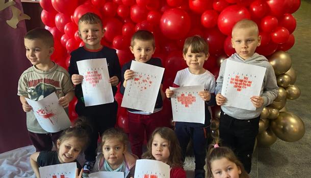 Walentynkowe zabawy przedszkolaków z SP nr 2 w Mławie