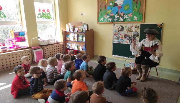 ,,Bajki z dzieciństwa ”– spotkanie czytelnicze dla przedszkolaków w ZPO nr 1 w Mławie