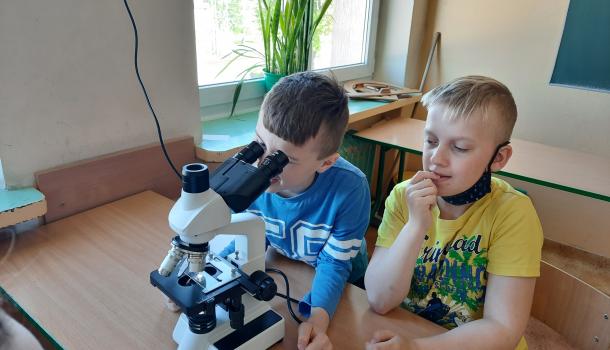 Świat w obiektywie mikroskopu - edukacja przyrodnicza w kl.3c ZPO2
