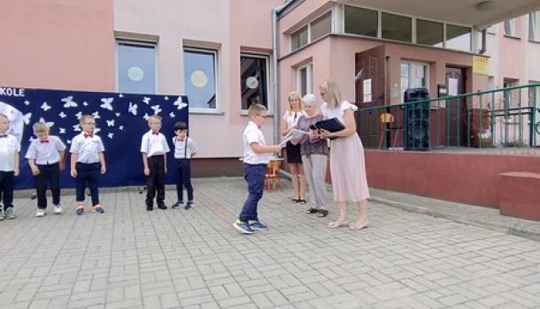 Uroczystość zakończenia roku przedszkolnego - Rybki z MPS nr 4 w Mławie