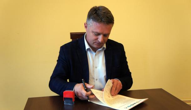 List podpisuje Wójt Jarosław Goschorski