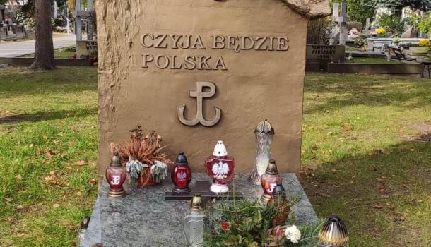 Wizyta uczniów SP 3 na Cmentarzu Wojskowym w Warszawie