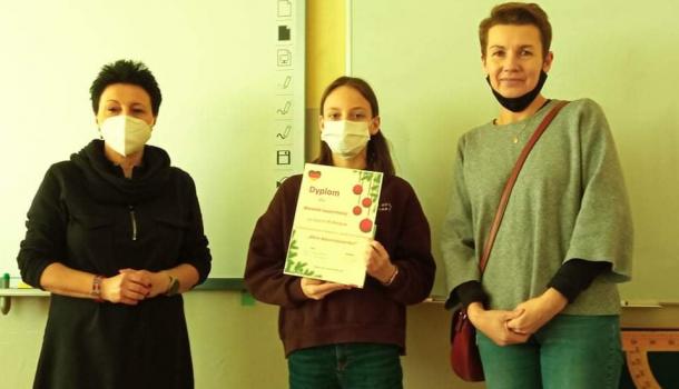 Sukces uczennicy szkoły podstawowej nr 2 w Mławie w powiatowym konkursie języka niemieckiego.jpg 58
