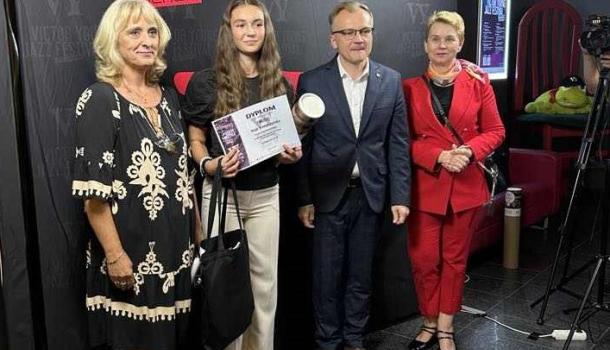 Laureaci konkursu "Malowanie muzyką" z SP7