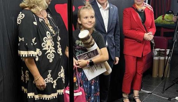 Laureaci konkursu "Malowanie muzyką" z SP7