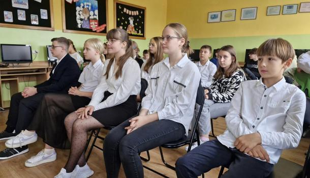 Debata on-line "Nie bądź obojętny..." z udziałem SP 2