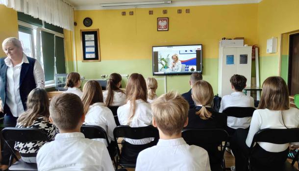 Debata on-line "Nie bądź obojętny..." z udziałem SP 2