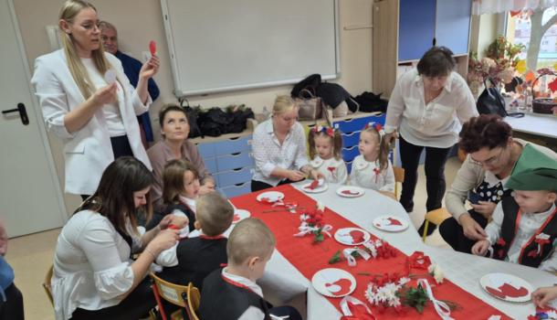 Warsztaty patriotyczne w Stokrotkach i Biedronkach w MPS nr 3