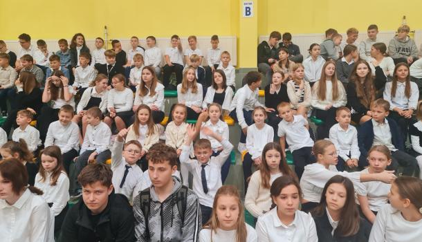 Apel z okazji 106. rocznicy odzyskania przez Polskę niepodległości w SP nr 3