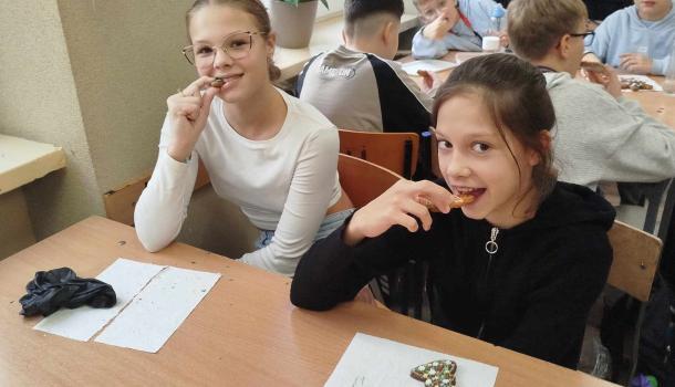 Warsztaty dekorowania pierników w klasach 5 w SP nr 3