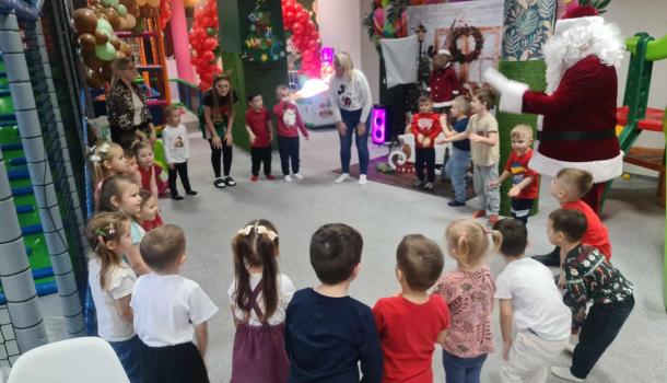 Krasnale z MPS nr 3 spotykają Świętego Mikołaja