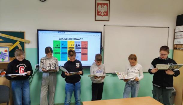Zajęcia w ramach kampanii Burmistrza Miasta Mława "Czy wiesz, jak segregować?" w SP 4
