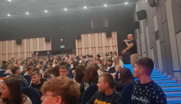 Uczniowie SP 4 uczestniczyli w programie profilaktycznym "Wyrwani z niewoli"