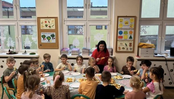 „Jedz owoce, chrup warzywa - to na zdrowie dobrze wpływa”- innowacja pedagogiczna w MPS nr 2