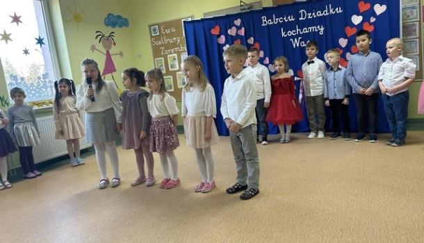 Dzień babci i dziadka w grupie Kotki w MPS nr 4