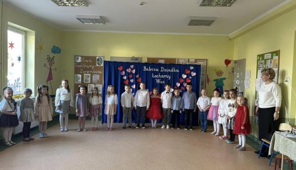 Dzień babci i dziadka w grupie Kotki w MPS nr 4