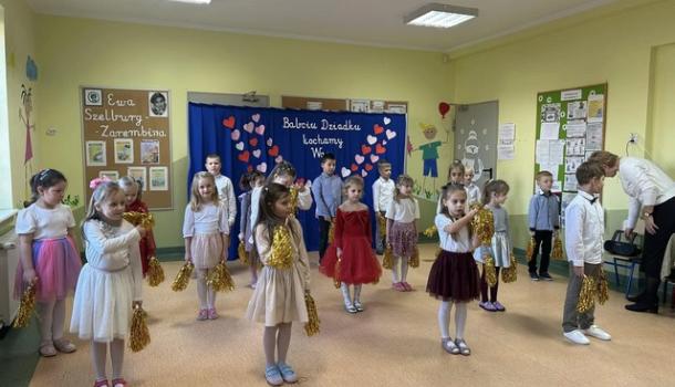 Dzień babci i dziadka w grupie Kotki w MPS nr 4