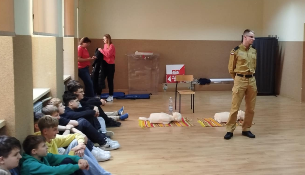 Uczniowie klas 7 SP nr 3 w Mławie uczą się ratować życie!
