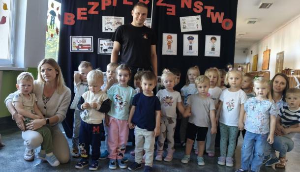 Jesteśmy bezpieczni - spotkanie z funkcjonariuszami Policji i Straży Pożarnej w SP nr 2