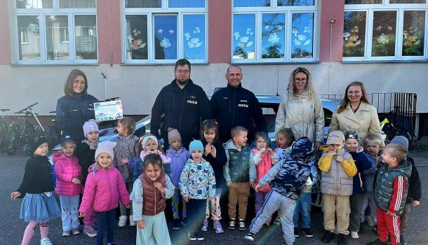 Jesteśmy bezpieczni - spotkanie z funkcjonariuszami Policji i Straży Pożarnej w SP nr 2
