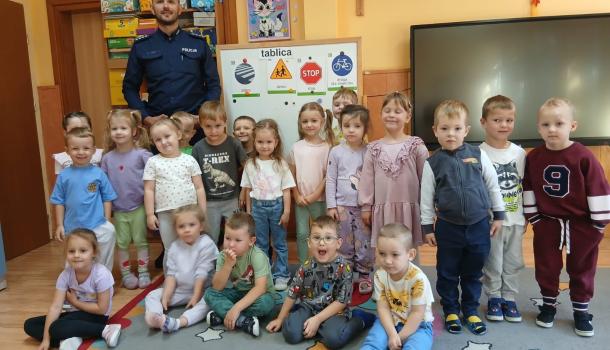 Spotkanie z policjantem z Komendy Policji w Mławie w MPS nr 4