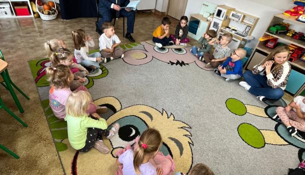 Projekt czytelniczy "Magiczna moc bajek" w przedszkolu SP nr 2
