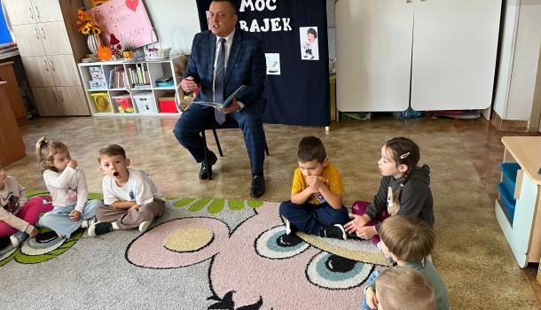 Projekt czytelniczy "Magiczna moc bajek" w przedszkolu SP nr 2