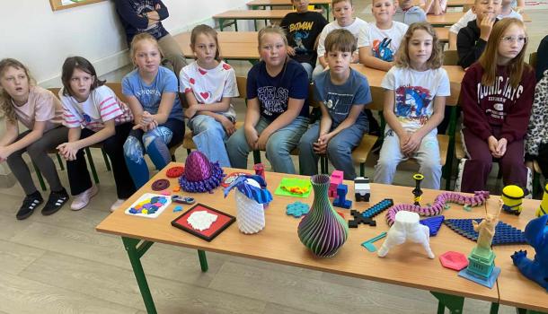Zajęcia z robotyki w klasie III a w SP nr 7
