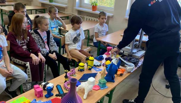 Zajęcia z robotyki w klasie III a w SP nr 7