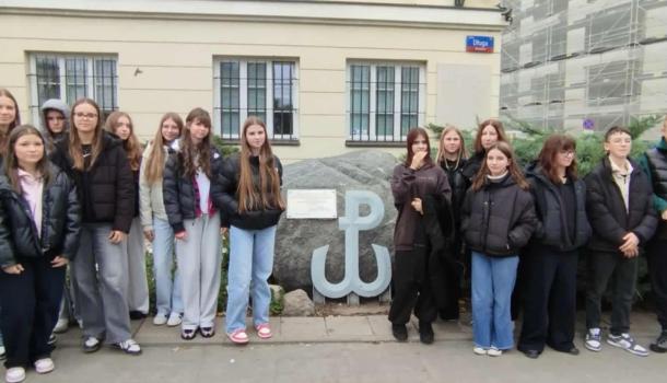 Uczniowie z SP nr 7 śladami bohaterów "Kamieni na szaniec"