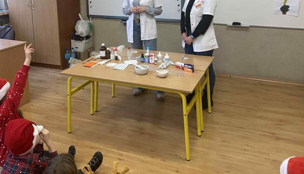 Poznajemy zawody swoich rodziców – zajęcia z farmaceutą w SP nr 3