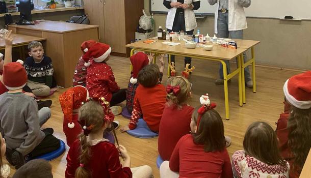 Poznajemy zawody swoich rodziców – zajęcia z farmaceutą w SP nr 3