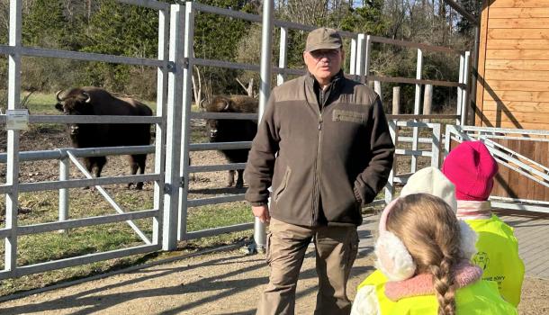 Wyjazd uczniów z klasy 2 d z SP nr 7 Mławską Kolejką Turystyczną do Zagrody Żubrów