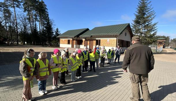 Wyjazd uczniów z klasy 2 d z SP nr 7 Mławską Kolejką Turystyczną do Zagrody Żubrów