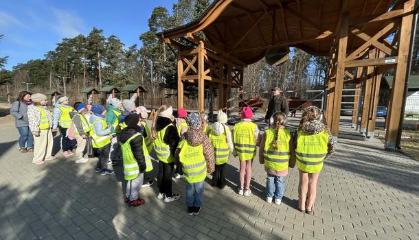 Wyjazd uczniów z klasy 2 d z SP nr 7 Mławską Kolejką Turystyczną do Zagrody Żubrów