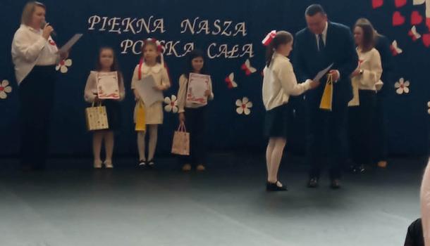 Sukces uczennicy z SP nr 7 w Konkursie Wokalnym "Patriotyczna Nutka”
