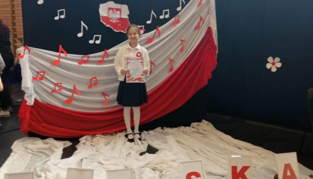Sukces uczennicy z SP nr 7 w Konkursie Wokalnym "Patriotyczna Nutka”