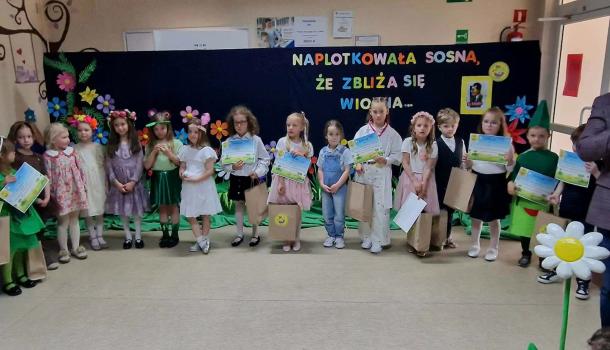 Dziewczynki z MPS 2 wyróżnione w Międzyszkolnym Konkursie Recytatorskim 