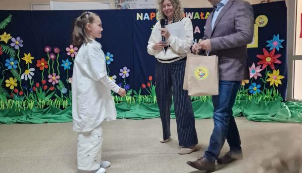 Dziewczynki z MPS 2 wyróżnione w Międzyszkolnym Konkursie Recytatorskim 
