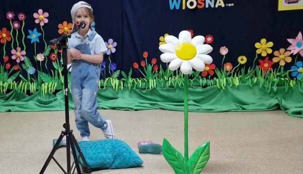 Dziewczynki z MPS 2 wyróżnione w Międzyszkolnym Konkursie Recytatorskim 